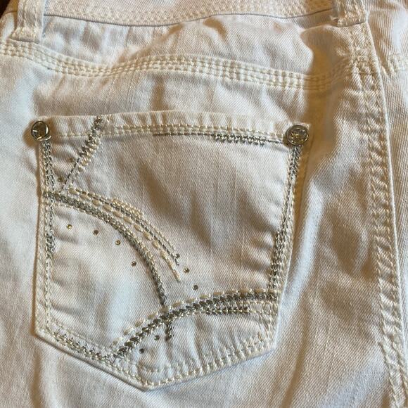 EUC White Denim Rhythm in Blues Sz 8 Distressed/Cutoff Look Shorts - Picture 11 of 11
